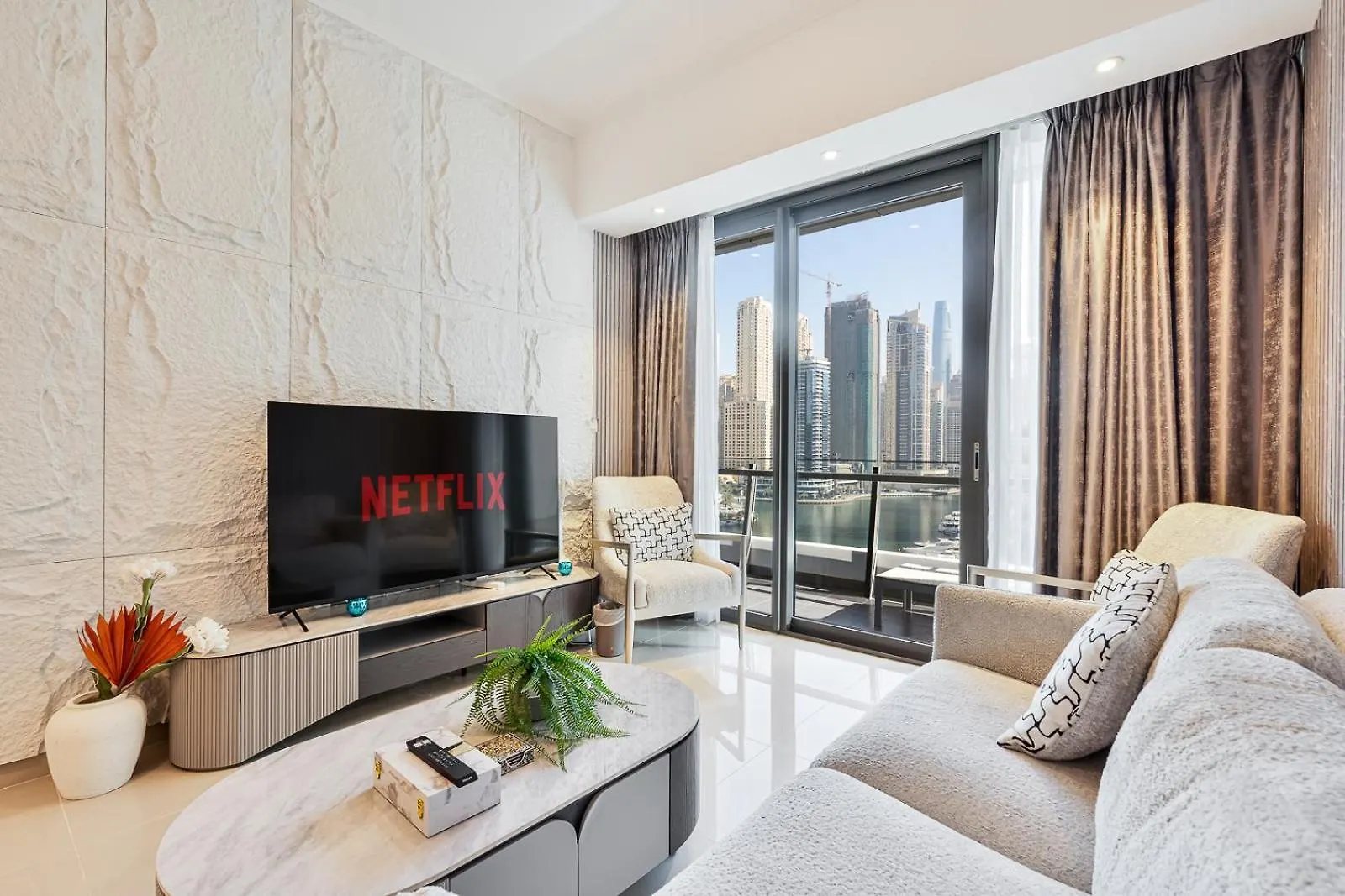 Dubai Marina View - 2Br Apt With Pool & Gym