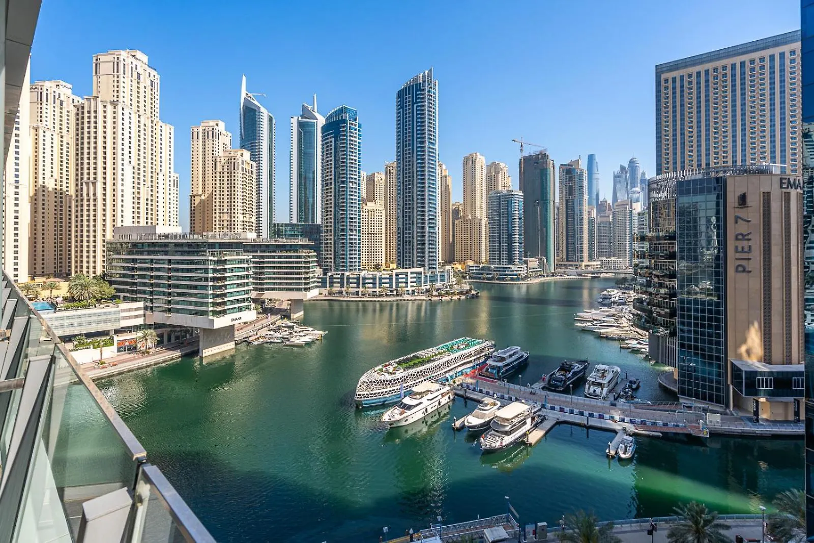 Dubai Marina View - 2Br Apt With Pool & Gym Appartement