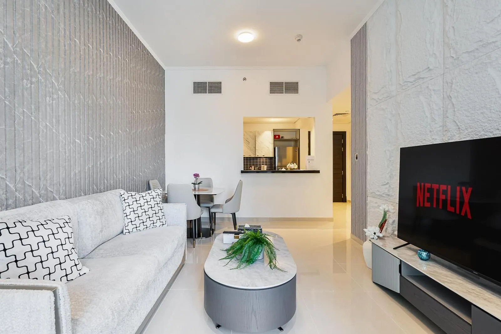 Dubai Marina View - 2Br Apt With Pool & Gym Appartement