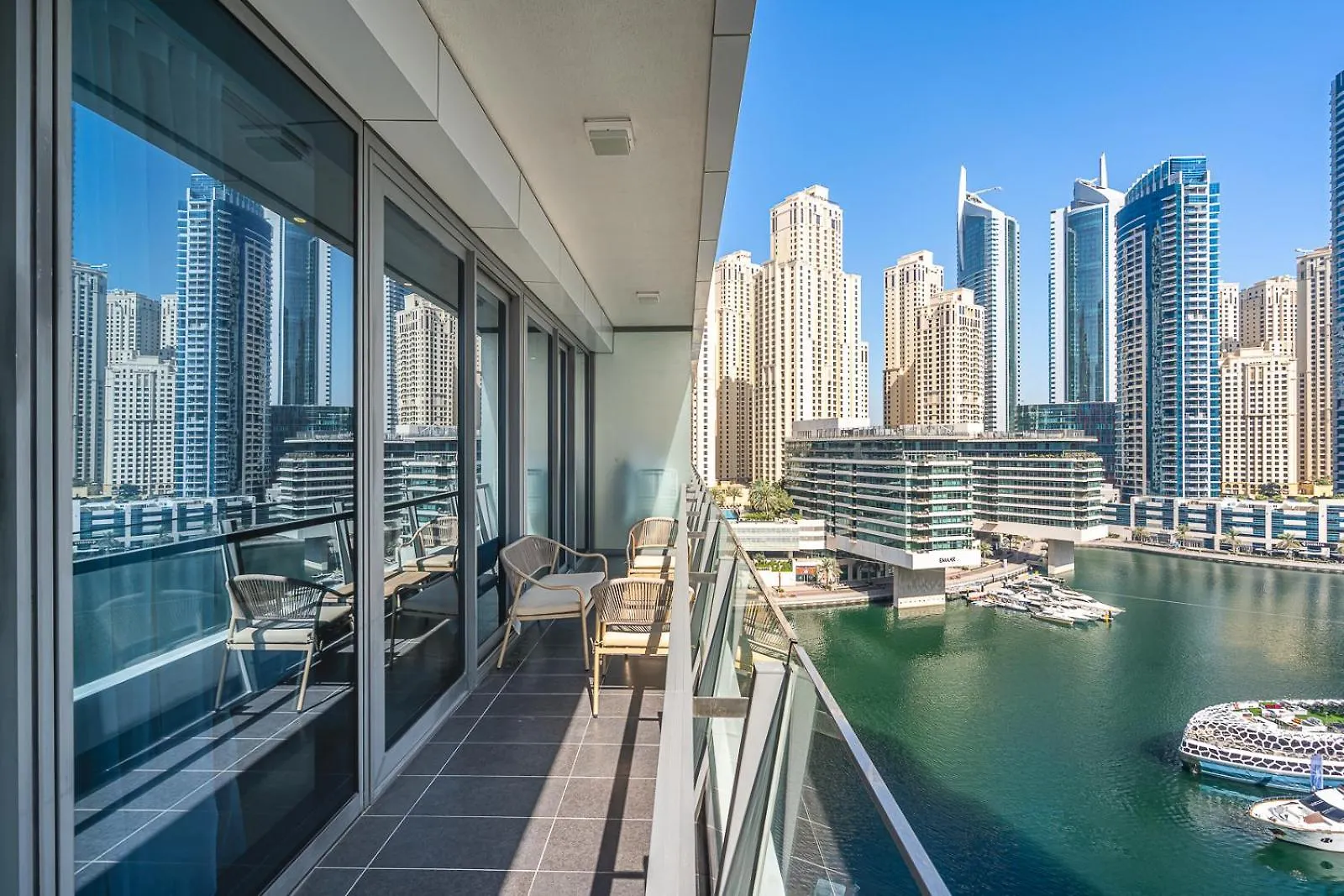 Dubai Marina View - 2Br Apt With Pool & Gym Appartement