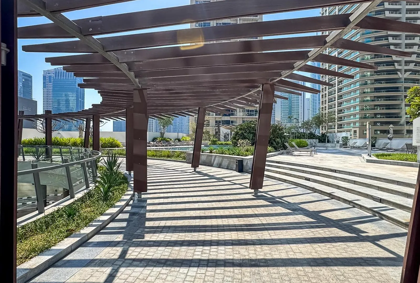 Dubai Marina View - 2Br Apt With Pool & Gym